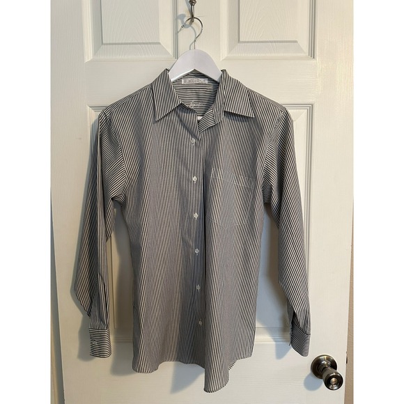 Foxcroft Tops - Foxcroft, size 4, Striped Wrinkle Free Button Down Collard‎ Shirt